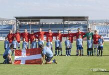 Det danske herrelandshold i fodbold før kampen mod Tyrkiet ved EM i Grækenland 2019. (Foto: Nicklas Kleczewski © Dansk Døve-Idrætsforbund)